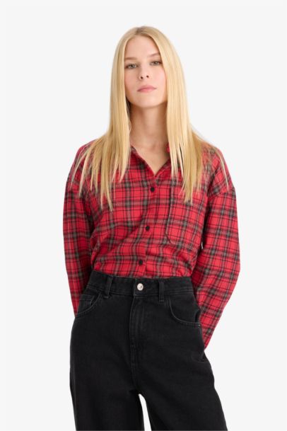 Chemise rouge à carreaux à manches longues