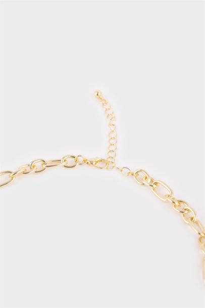 Woman Necklace with Black Eye Detail