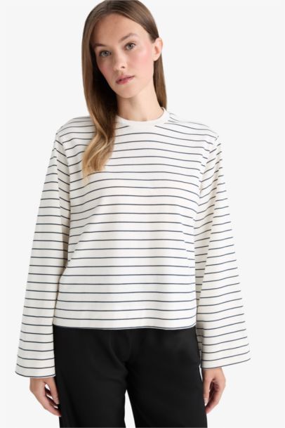 بلوزة مخططة ردن طويل قصة عادية بياخة مستديرة