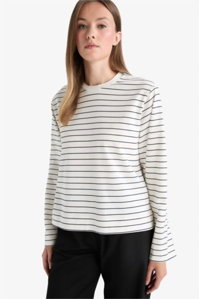 بلوزة مخططة ردن طويل قصة عادية بياخة مستديرة