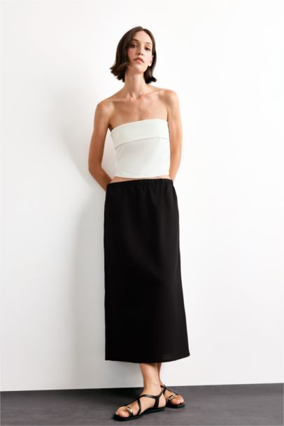 Relax Fit Woven Elastic Band Skirt