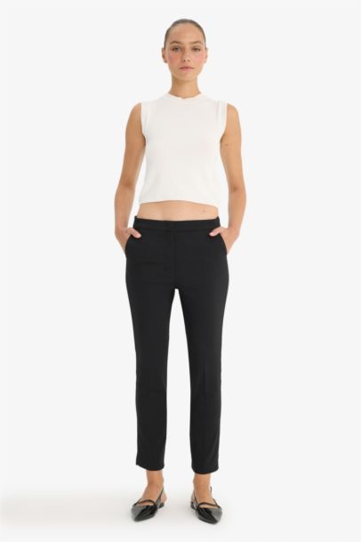 بلوزة كت تريكو سليم فيت برقبة مستديرة