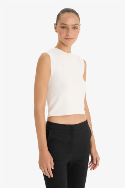 بلوزة كت تريكو سليم فيت برقبة مستديرة