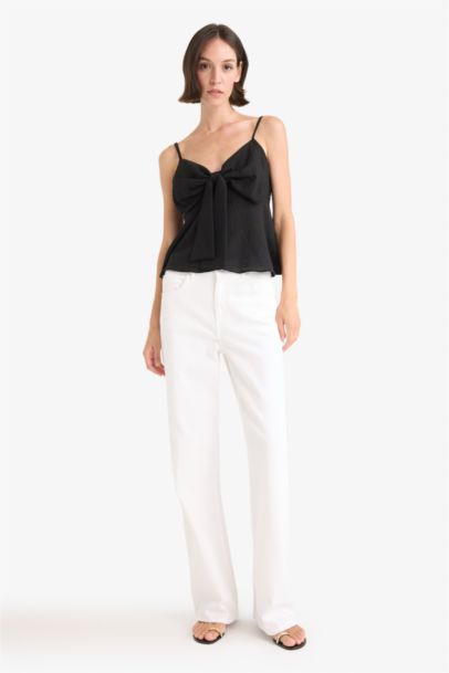 V Yaka Fiyonklu Askılı Bluz