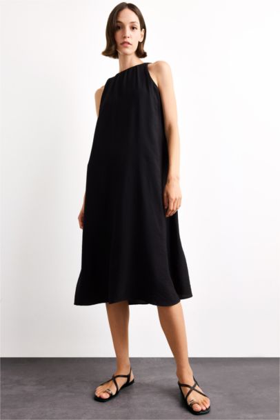 Crinkle Fabric Sleeveless Midi Dress