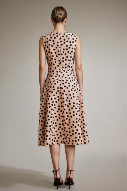 فستان طويل منقط كت