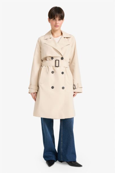 معطف ترانش كوت قصة عادية