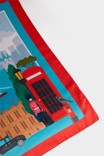 Kadın Londra Temalı Fular