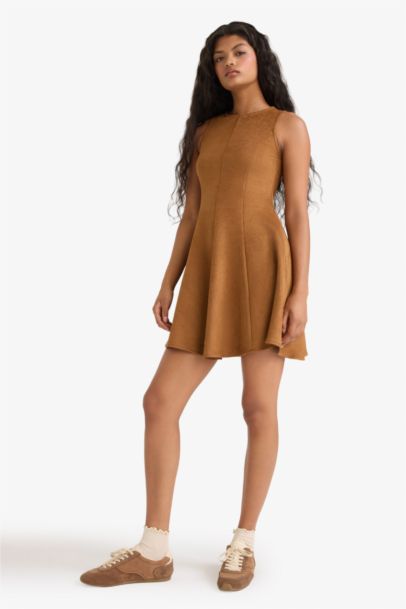 Mini Robe sans manches en suédine à col rond Coupe évasée