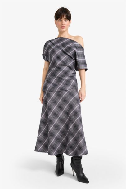 بلوزة نص ردن كاروهات قصة عادية بياقة قارب