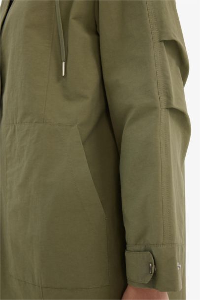 جاكيت مطر قصة عادية