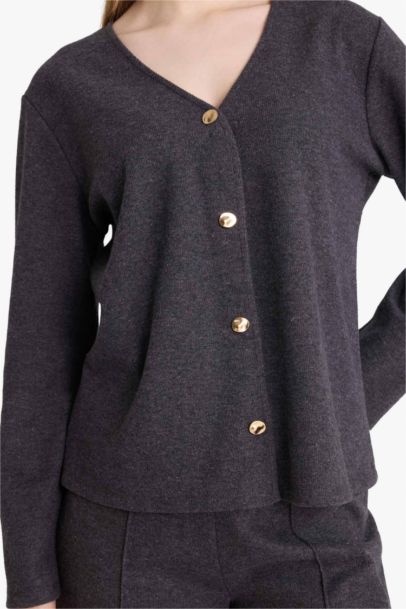 كارديجان بيكيه قصة عادية بياقة V