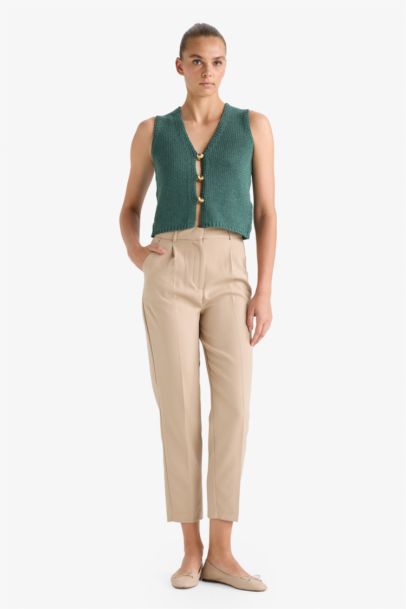 Gilet en tricot à col en V et boutons Coupe ajustée