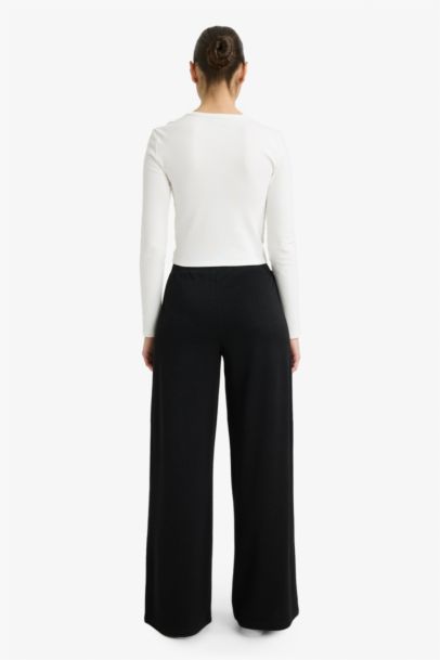 Pantalon en piqué à jambes larges