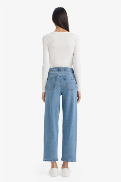 Comfort Straight High Waist Straight Leg Jeans