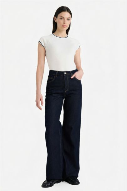 T-shirt côtelé à manches courtes et col rond Coupe régulière