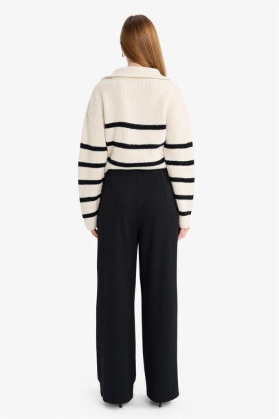 Pantalon en crêpe droit à jambes larges