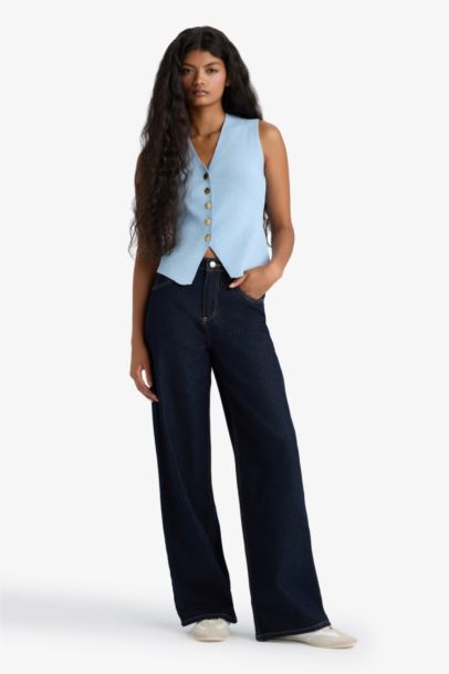 Fitted V Yaka Düğmeli Triko Yelek