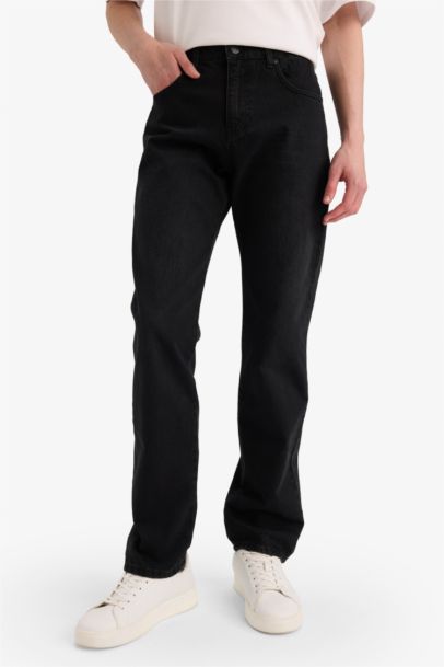 بنطلون جينز قصة مستقيمة