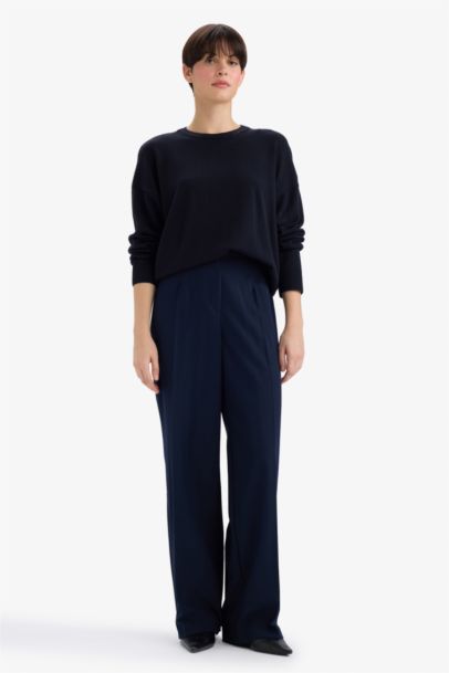 Pull basique en laine mélangée à col rond