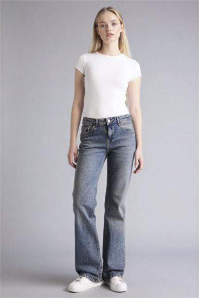 Jean taille basse à effet délavé