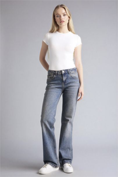 Jean taille basse à effet délavé