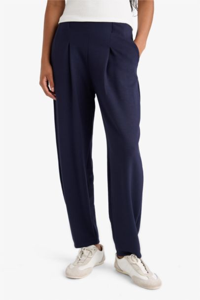 Barrel Fit Pocketed Trousers