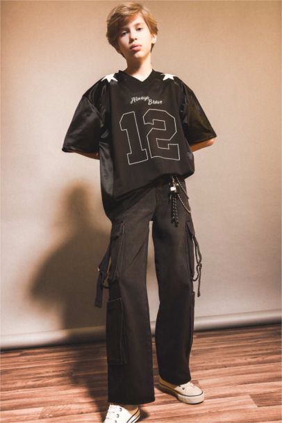 Oversize Geniş Kalıp V Yaka Baskılı Tül Kısa Kollu Tişört Erkek Çocuk