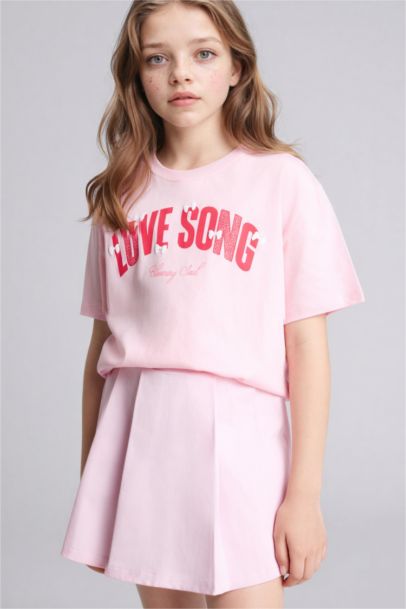 تيشيرت بناتي نص ردن بطبعة شعار اوفر سايز