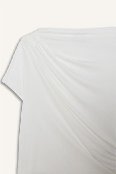 Футболка Slim Fit с вырезом качели и коротким рукавом