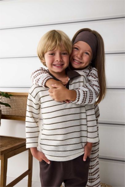 تيشيرت مخطط اولادي كم طويل ذو مظهرتريكو قصة عادية