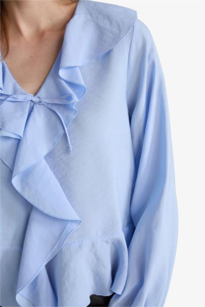 بلوزة كم طويل مكشكش قصة عادية وياقة V