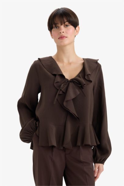 بلوزة كم طويل قصة عادية بياقة V