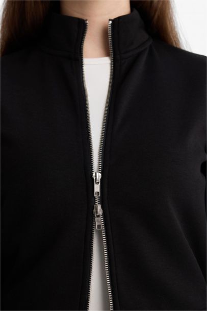 جاكيت رياضي سليم فيت بياخة عالية