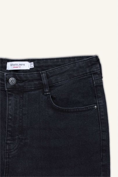 بنطلون قصة مستقيمة