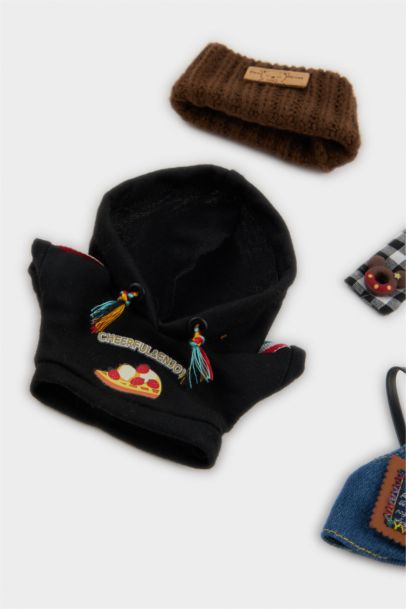 Kadın Bebek Detaylı Giydirilebilir Charm Anahtarlık Kostümü