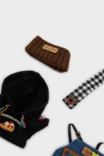 Kadın Bebek Detaylı Giydirilebilir Charm Anahtarlık Kostümü