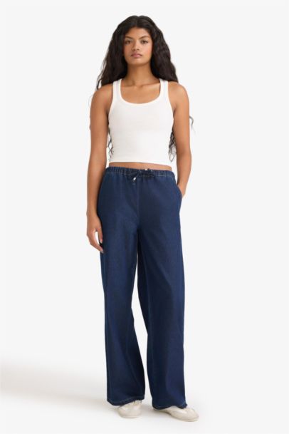 Jean large taille normale à jambes droites