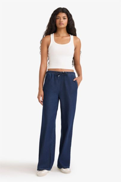 Jean large taille normale à jambes droites