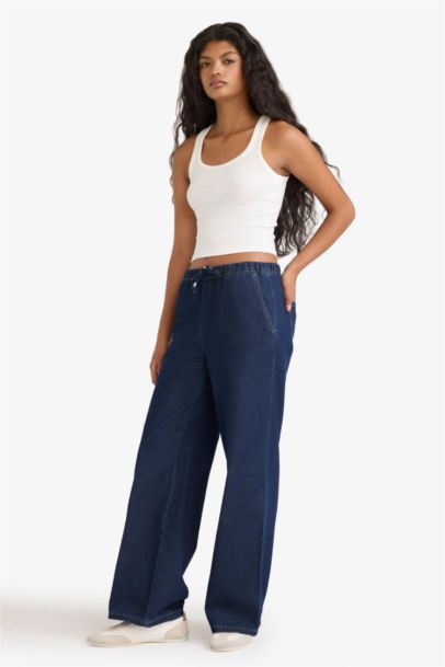 Jean large taille normale à jambes droites