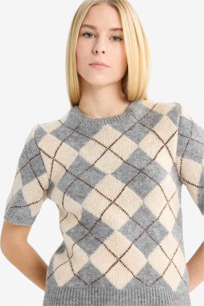 Pull en tricot à manches courtes et col rond motif losanges Coupe slim