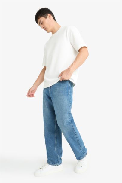 Baggy Fit Wide Leg Jeans