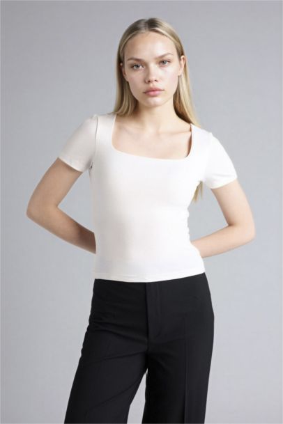 Футболка Slim Fit с квадратным вырезом и коротким рукавом