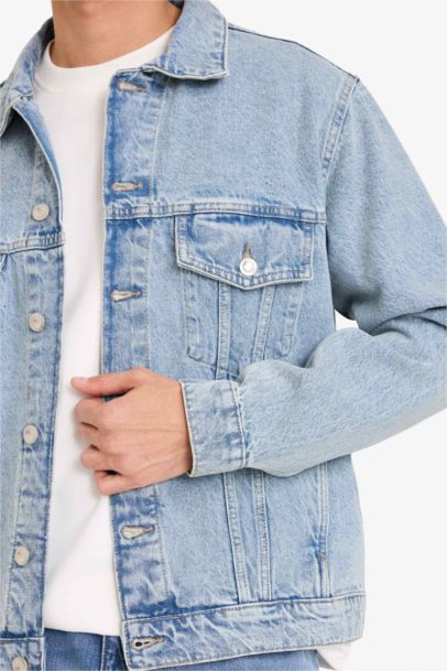 جاكيت جينز قصة عادية