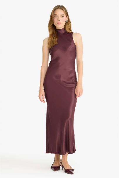 Robe longue sans manches en satin Coupe régulière