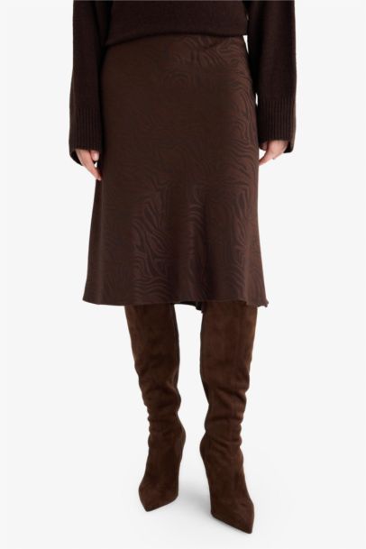 Jupe en satin mi-longue trapèze taille normale