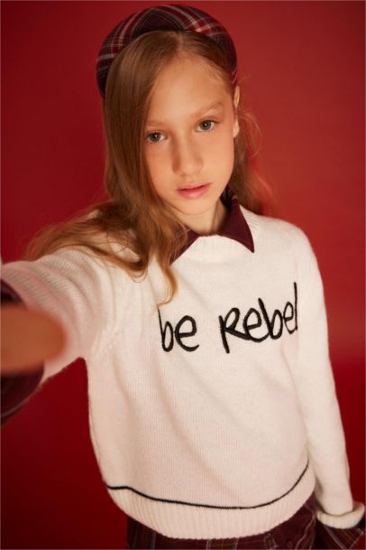 Girl Slim Fit Embroidered Crew Neck Pullover