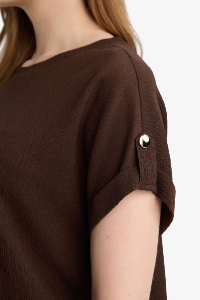 تيشيرت نص كم برقبة مستديرة