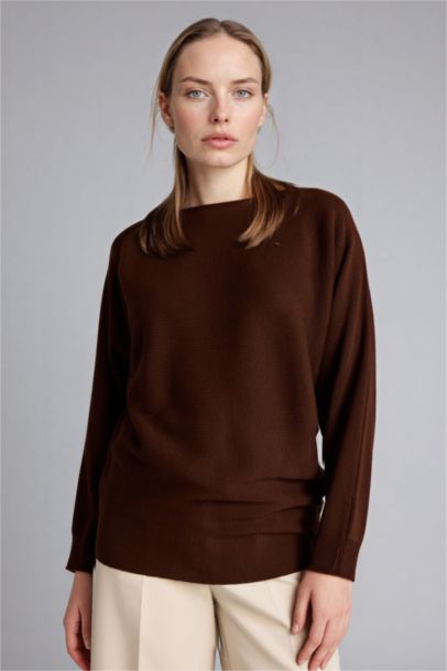 Kayık Yaka Triko Kazak