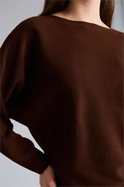 Kayık Yaka Triko Kazak